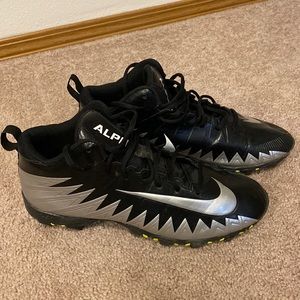 Nike Men’s Alpha Menace Shark Football Cleats